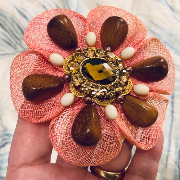 Cara New York Brooch VINTAGE JEWELED FLOWER STONE DESIGN NWT - Picture 6 of 7